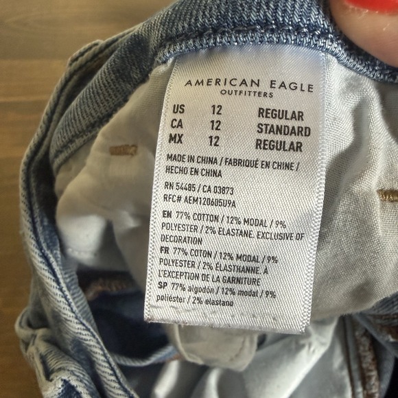 American Eagle Womens 12 Blue Light Wash High Rise Curvy Mom Jeans Denim Pants - Picture 7 of 10